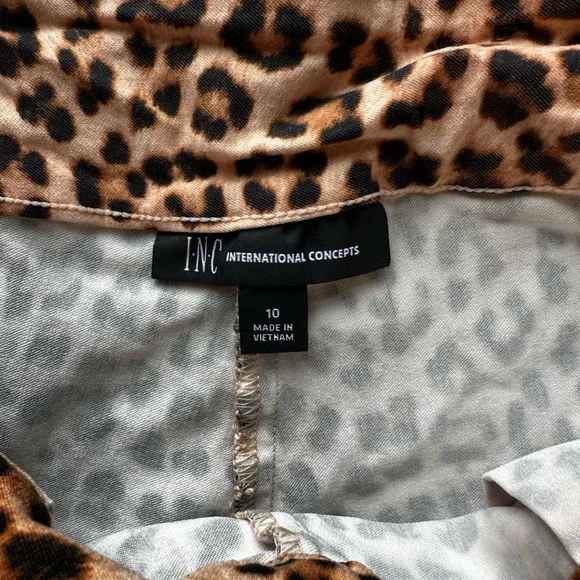 Inc size 10 stretchy shorts - Picture 2 of 3
